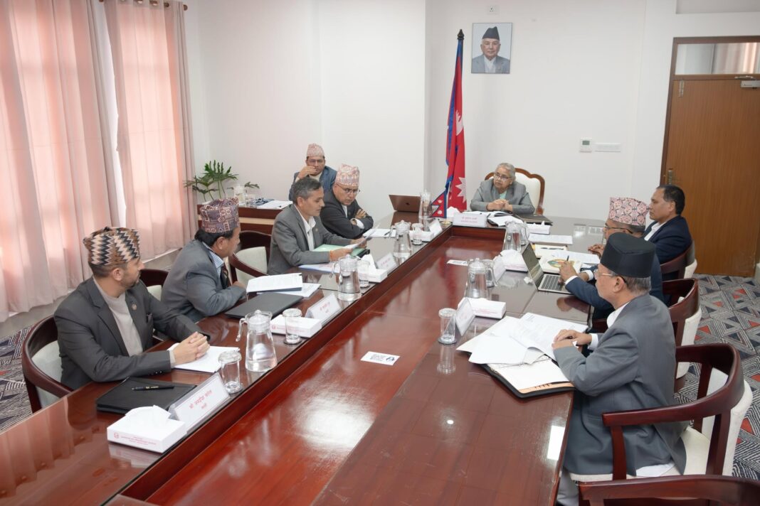 नेपाल में ओली, देउवा समेत दर्जन भर नेताओं के पासपोर्ट निलंबित, बड़े नेताओं पर निगरानी बढ़ी