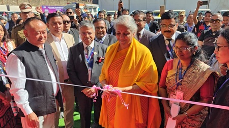वित्त मंत्री निर्मला सीतारमण ने क्रेडिट आउटरीच प्रोग्राम में पूर्वोत्तर क्षेत्र में फैली 9 बैंक ब्रांच का उद्घाटन किया