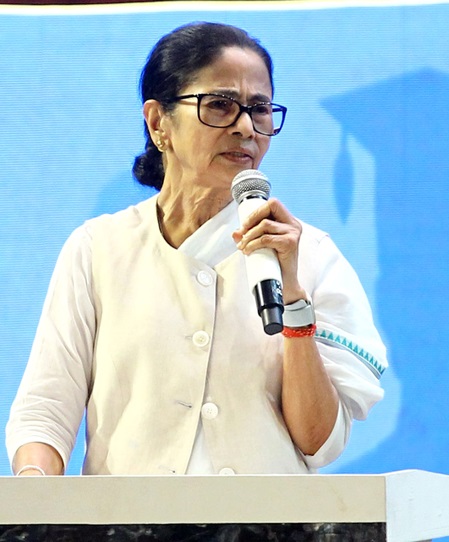 पश्चिम बंगाल : ममता बनर्जी ने मुख्य चुनाव आयुक्त को लिखा पत्र, वोटर लिस्ट रिवीजन रोकने की अपील की