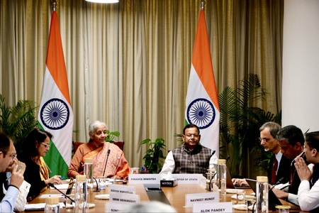 वित्त मंत्री निर्मला सीतारमण ने कैपिटल मार्केट्स के प्रतिनिधियों के साथ की प्री-बजट बैठक