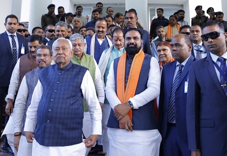 बिहार: नीतीश कुमार चुने गए एनडीए विधायक दल के नेता, 20 नवंबर को लेंगे सीएम पद की शपथ