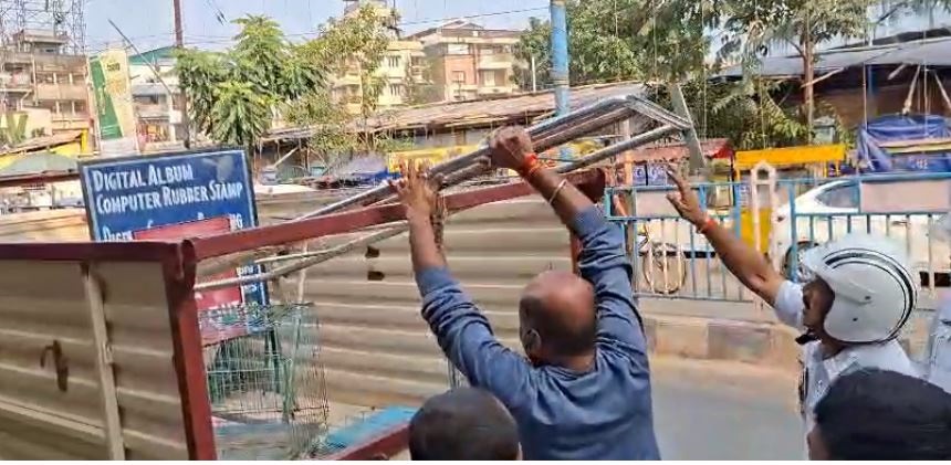 सिलीगुड़ी ट्रैफिक पुलिस का अभियान, फुटपाथ कब्जा और अवैध पार्किंग पर कड़ी सख्ती