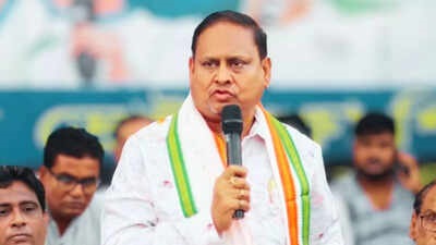 ममता की सभा में पहुंचे हुमायूं, उधर तृणमूल ने किया निलंबित