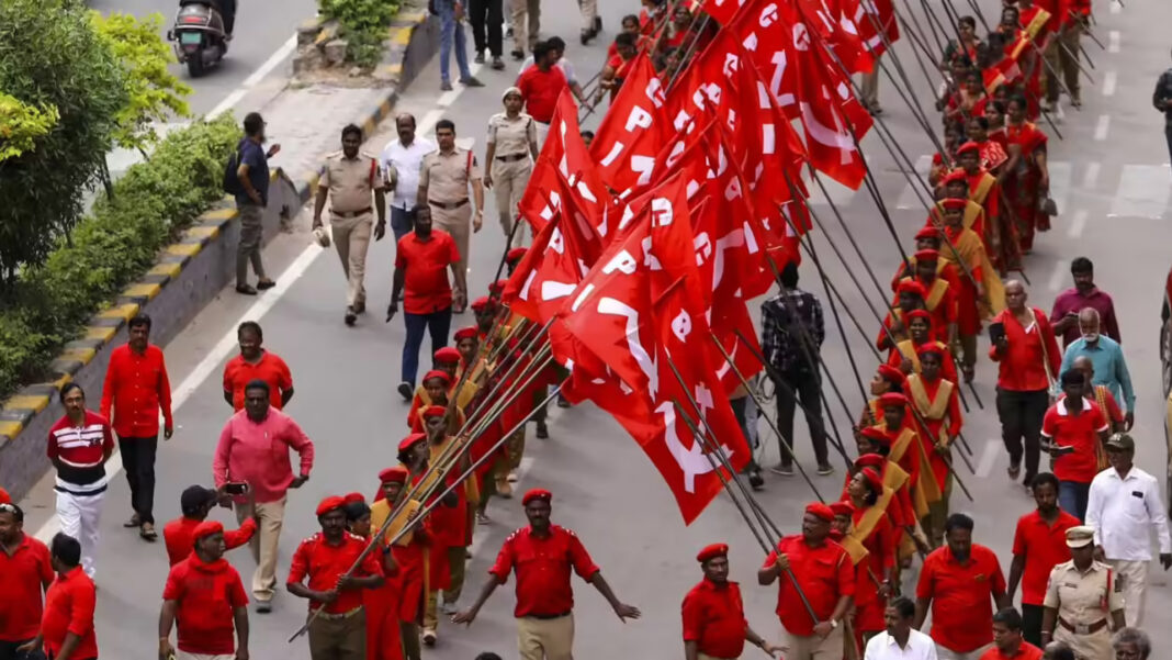 केरल में गाली और दिल्ली में गलबहियां