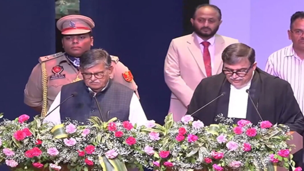 जस्टिस मिश्रा ने पंजाब और हरियाणा हाईकोर्ट के मुख्य न्यायाधीश के तौर पर ली शपथ, समारोह से शामिल नहीं हुए सीएम मान