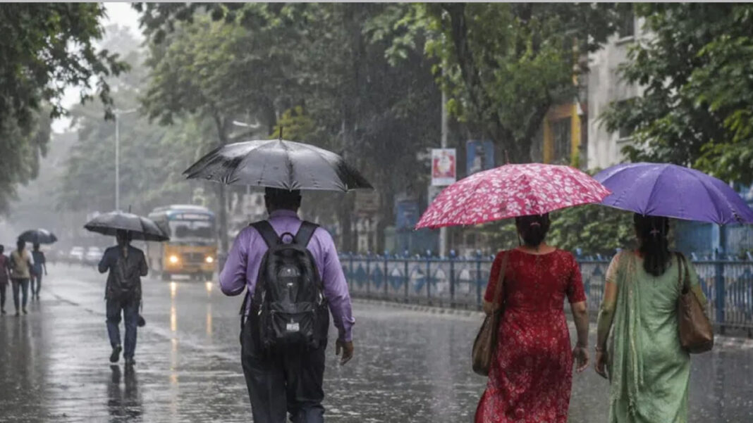 पश्चिम बंगाल : दक्षिण बंगाल में भारी बारिश से राहत, उत्तर बंगाल के 4 जिलों में भारी बारिश का अलर्ट