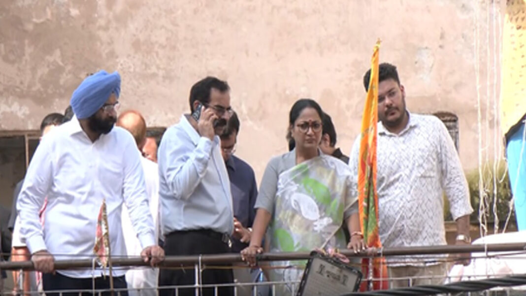 सत्य निकेतन हादसा में 6 लोगों की मौत : मुख्यमंत्री रेखा गुप्ता ने लापरवाही बरतने वाले अधिकारियों पर कार्रवाई के दिए आदेश,